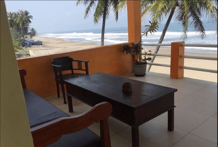 Villa Mila Tepi Pantai Karang Hawu, Sukabumi