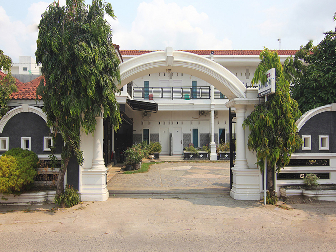 Exterior & Views 2, OYO 1456 Hotel Garuda, Lampung Tengah