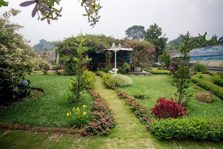 Others 1, Villa Verbena, Bandung