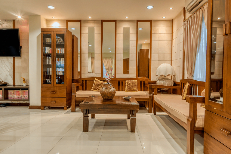 RedDoorz Plus near Dharmawangsa Square, Jakarta Selatan