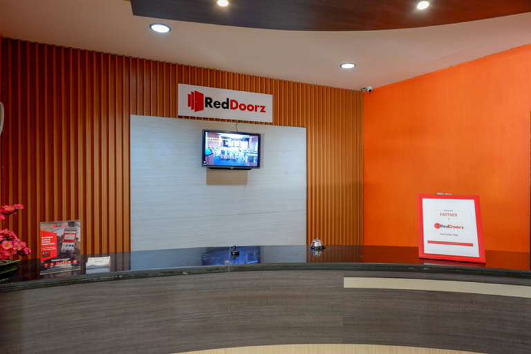 Public Area 2, RedDoorz Plus near Hotel Benua Kendari, Kendari