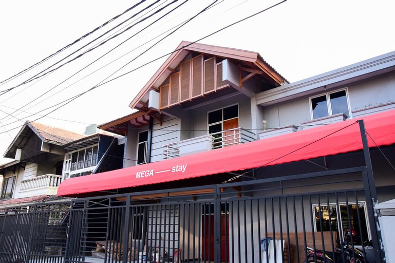 RedDoorz Plus near Mall Kelapa Gading, East Jakarta