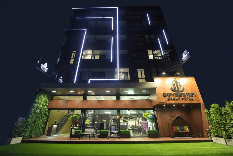 Exterior & Views 19