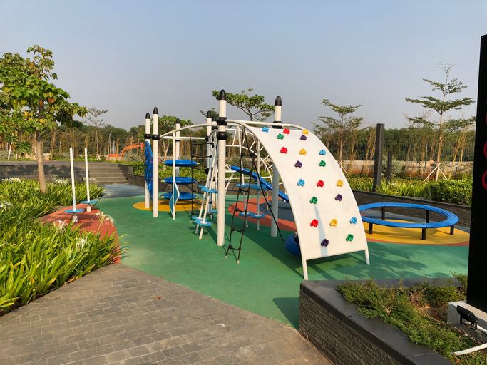Gold Coast PIK Sea View Apartments by LongeSuites, Jakarta Utara