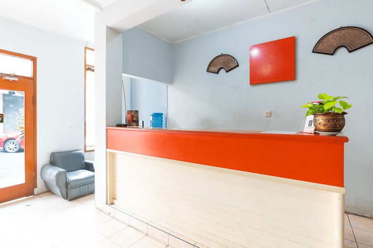 Public Area 3, RedDoorz Hostel @ Dago 2, Bandung