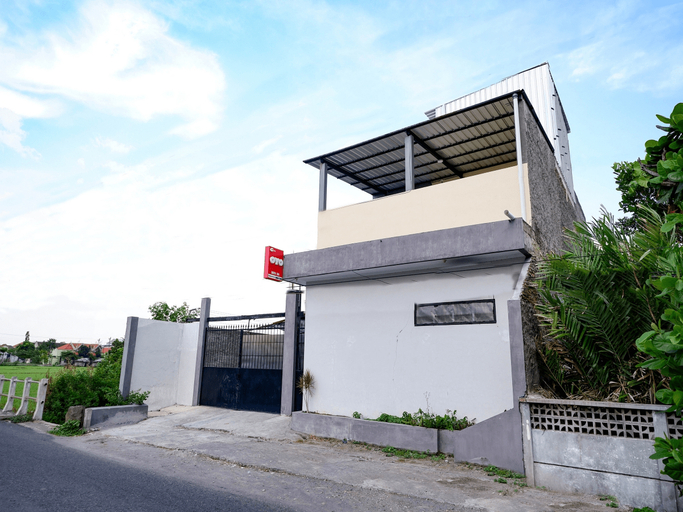 Exterior & Views 2, OYO 2058 Griya Ria, Solo