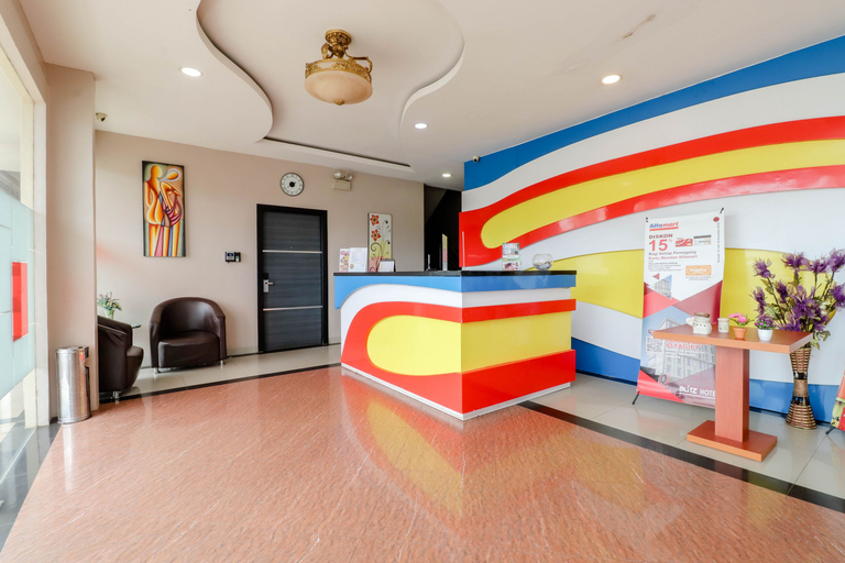 Public Area 3, Blitz Hotel Batam Near Sultan Mahmud Ri'ayat Shah Mosque, Batam