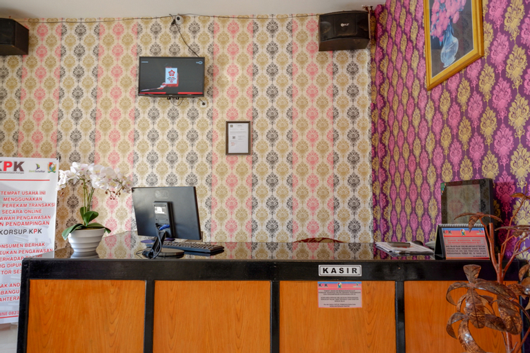 RedDoorz @ Hotel Grand Aulia Majene, Majene