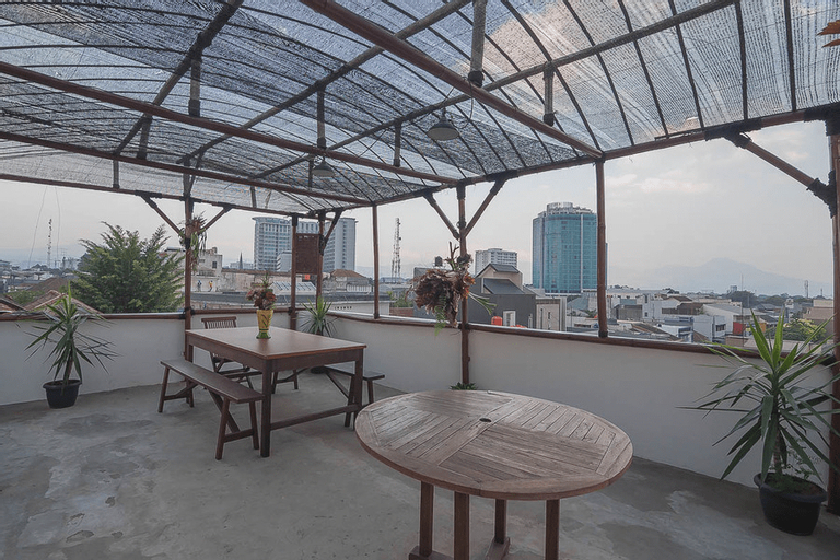 RedDoorz Hostel near Braga Citywalk, Bandung