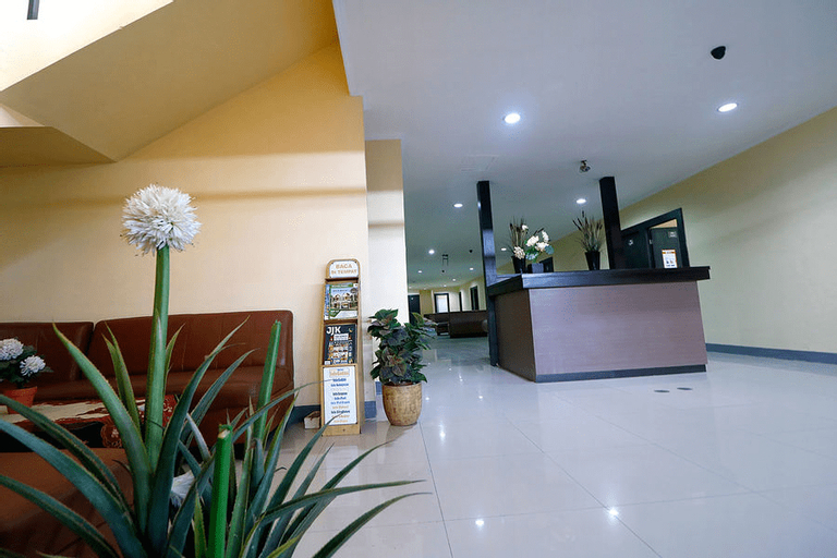 Public Area 2, RedDoorz near ITC Cempaka Mas, North Jakarta