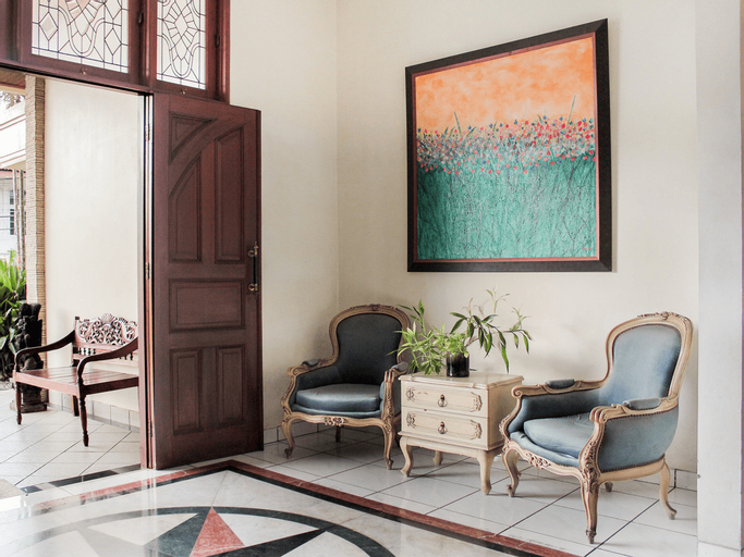 OYO 123 Puri Lotus Near Siloam Hospitals TB Simatupang, South Jakarta