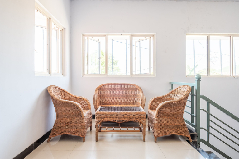 Public Area 2, OYO 863 Tenacity Guest House Syariah, Cirebon