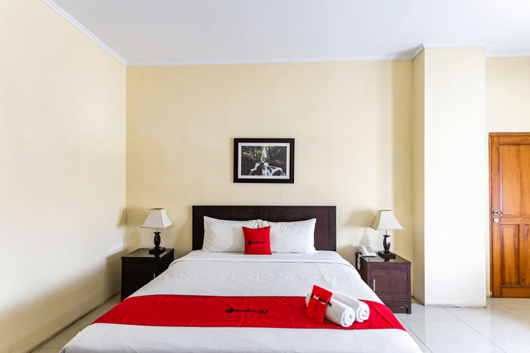 RedDoorz Plus near Alun Alun Karanganyar, Karanganyar