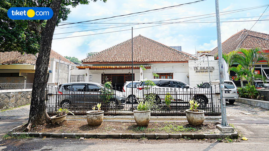 Exterior & Views 3, De Halimun Guest House, Bandung