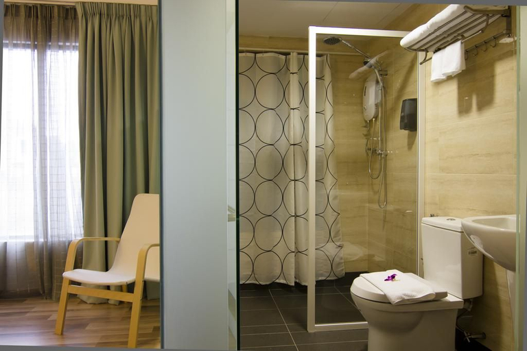 Bathroom 4, Alami Garden Hotel, Shah Alam