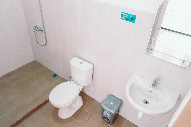 Bathroom 5, Villa Azkia - 4 Bedrooms, Malang