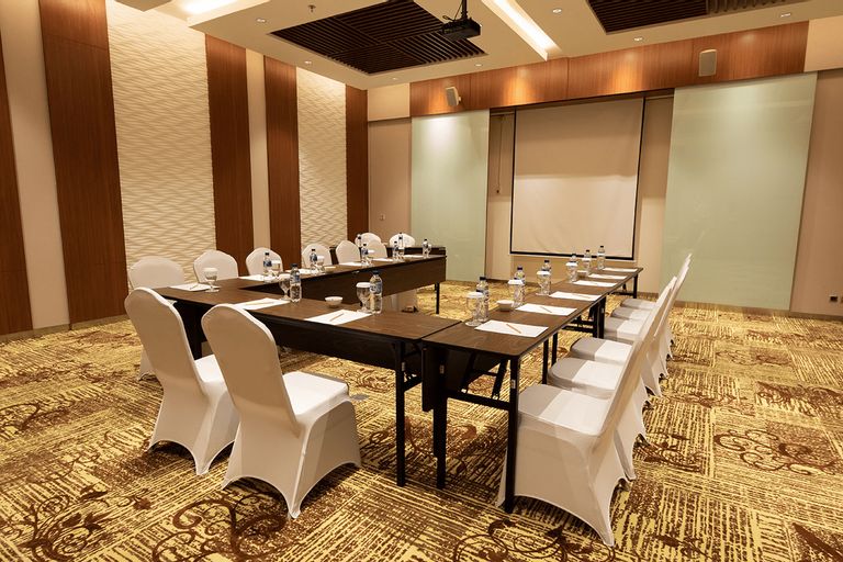 Avenzel Hotel And Convention Cibubur, Bekasi