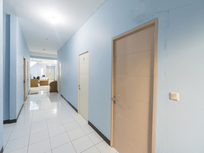 OYO 2110 Rotterdam Guest House Syariah, Tangerang