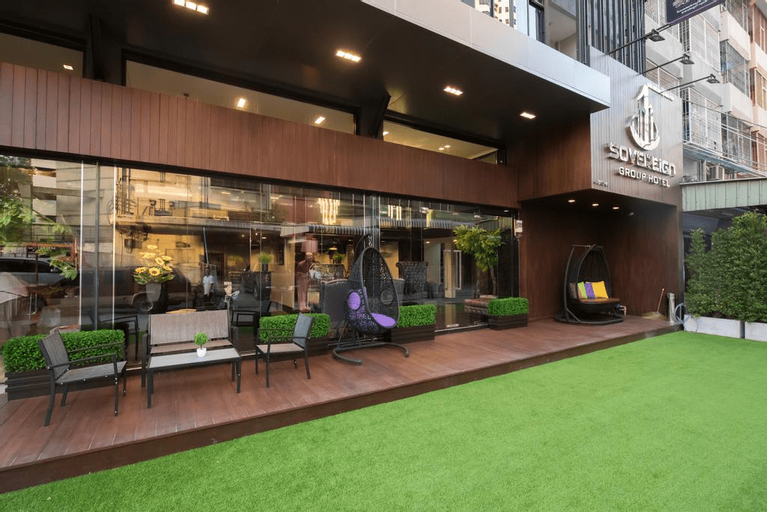 Exterior & Views 21