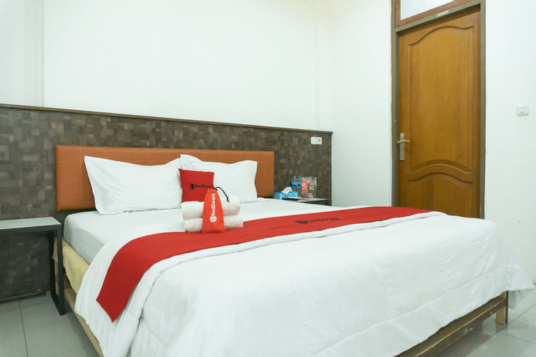 RedDoorz Plus @ Ende City Center, Ende