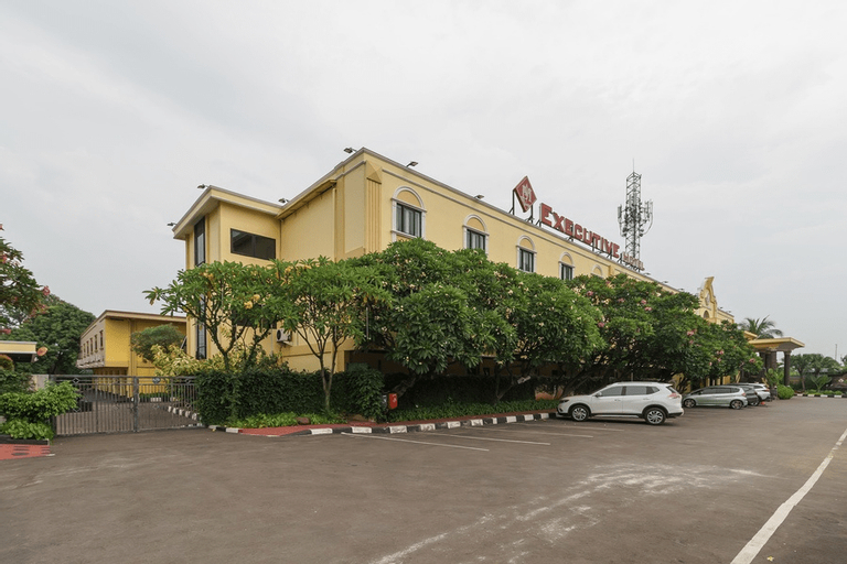 RedDoorz Plus near Dunia Fantasi Ancol, North Jakarta