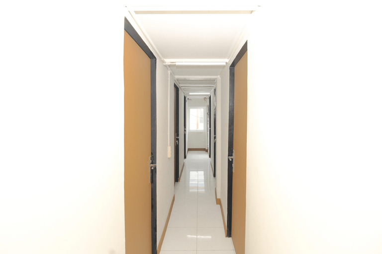 Exterior & Views 2, Kamar Keluarga Cendrawasih, West Jakarta