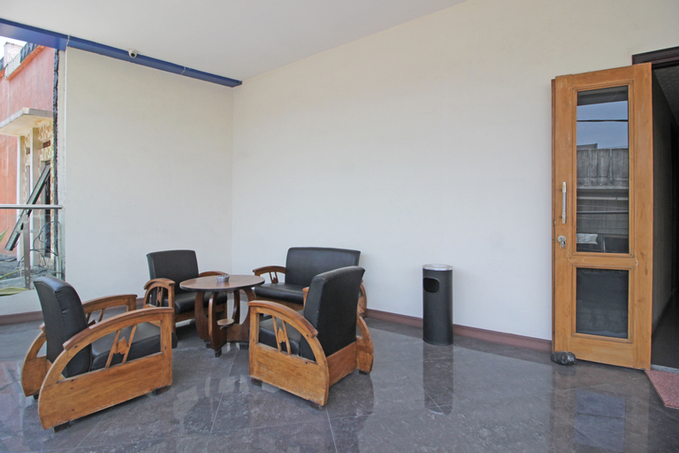 Others 5, RedDoorz near UNS Solo, Karanganyar