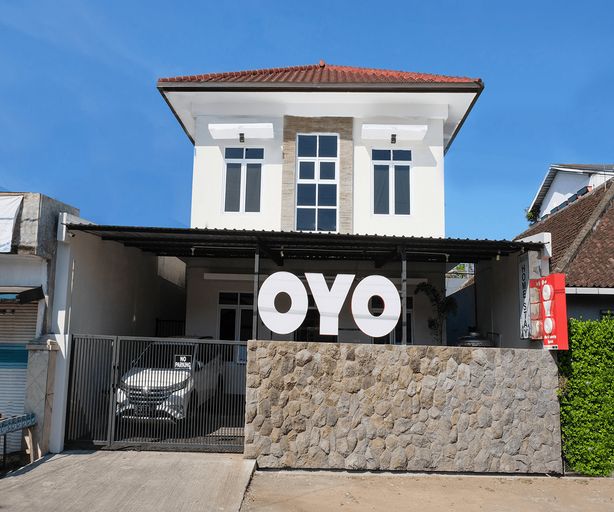 OYO 995 Alices Homestay Syariah, Jember