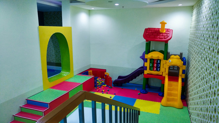 Family & Kids, 1BR Spacious SOHO with Extra Bed @ Brooklyn Apartment By Travelio, Tangerang