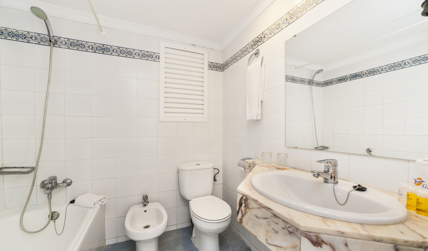 Bathroom 5, Globales Honolulu, Baleares