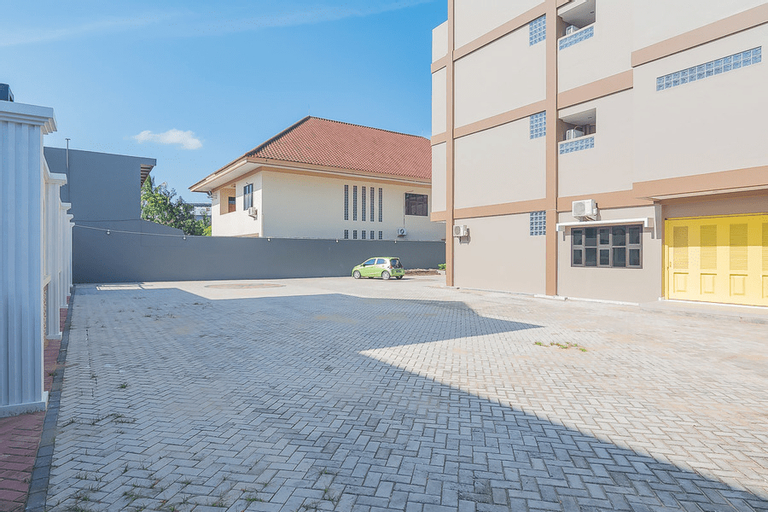 Exterior & Views 14