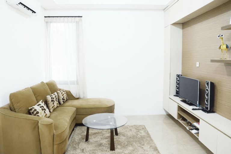 Comfy 1BR L'Avenue Apartment By Travelio, South Jakarta