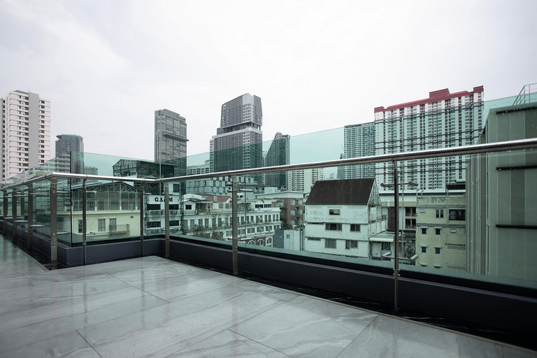 Exterior & Views 12