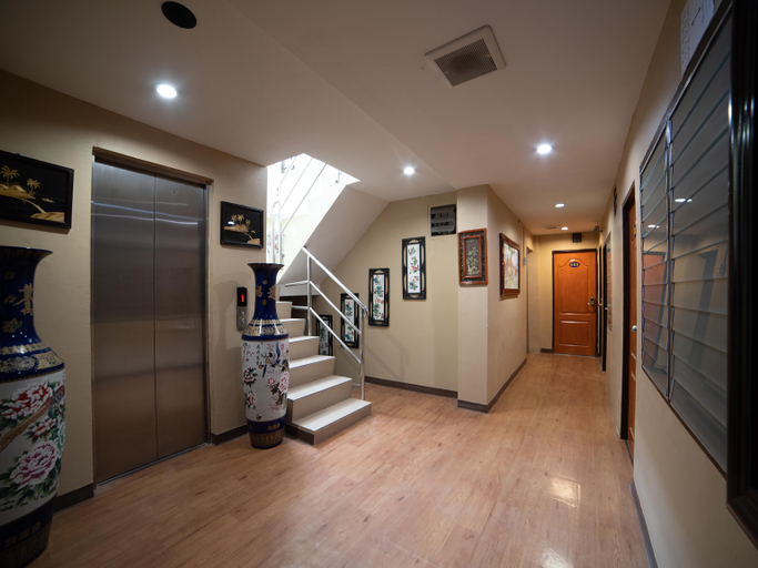 Public Area 2, Longzhu Guesthouse, Khlong San