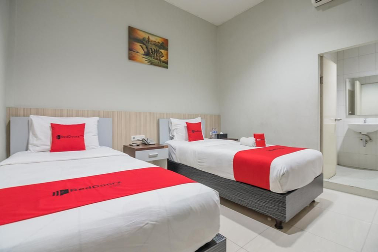 RedDoorz Plus near Simpang Rimbo Jambi, Muaro Jambi