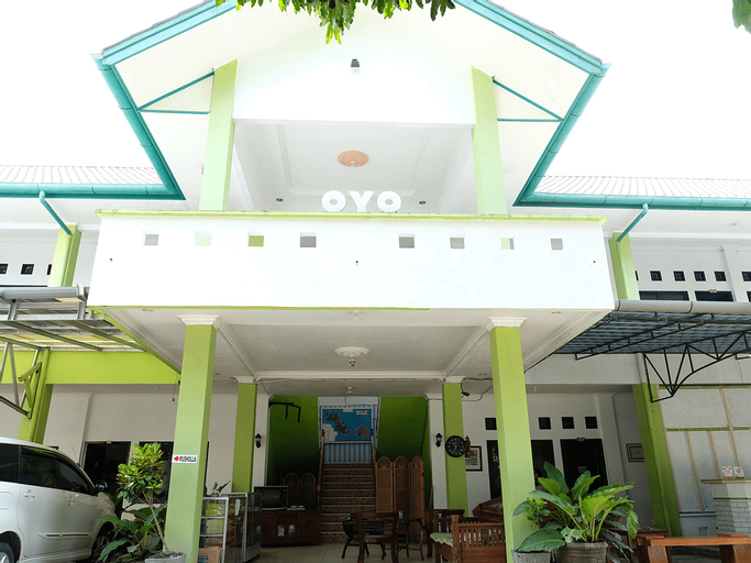 Exterior & Views 1, OYO 2186 Esbe Hotel Syariah, Belitung