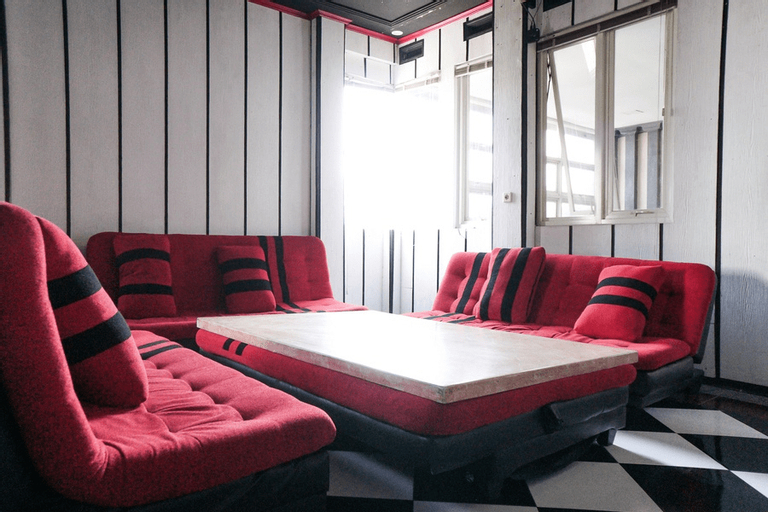 RedDoorz near Alun Alun Batu, Malang