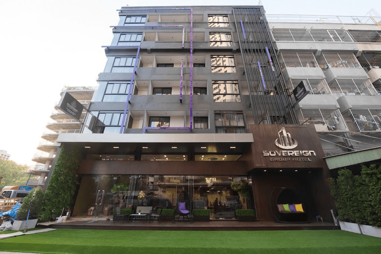 Exterior & Views 20
