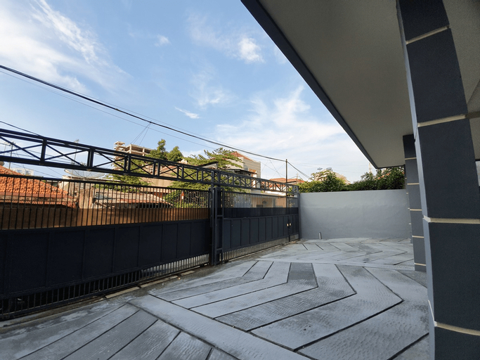 OYO Life 3021 Kost Setia, East Jakarta
