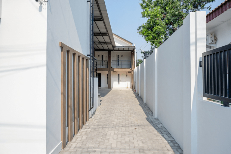 Public Area 3, RedDoorz Plus Syariah near Stasiun Tegal 2, Tegal