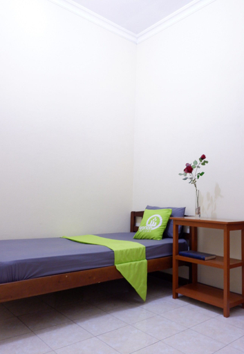 Bedroom 1, Karah Tama Homestay Syariah, Surabaya