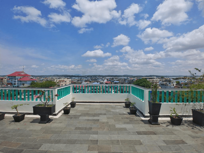 Exterior & Views 9