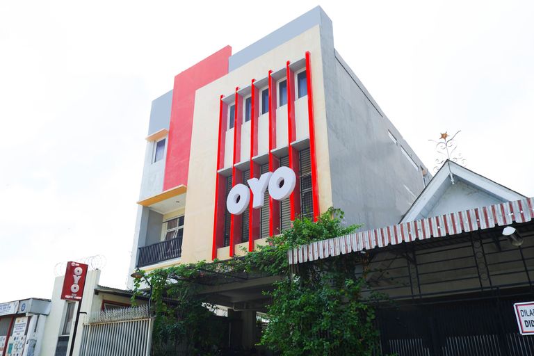 OYO 389 Sky Guesthouse, Semarang