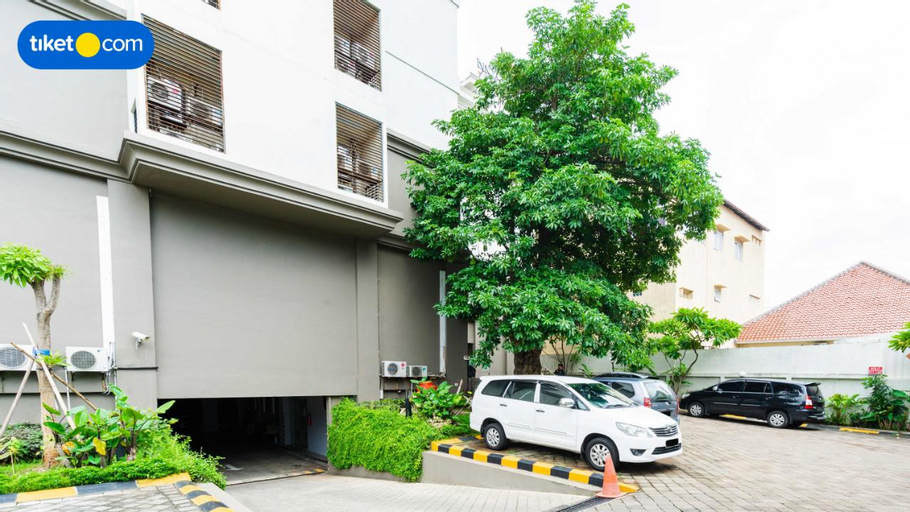 Exterior & Views 28