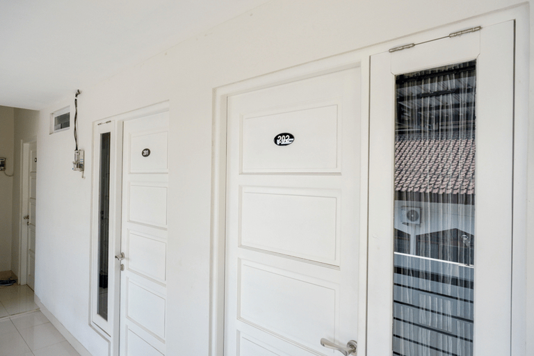Public Area 5, RedDoorz Plus Syariah near Stasiun Tegal 2, Tegal