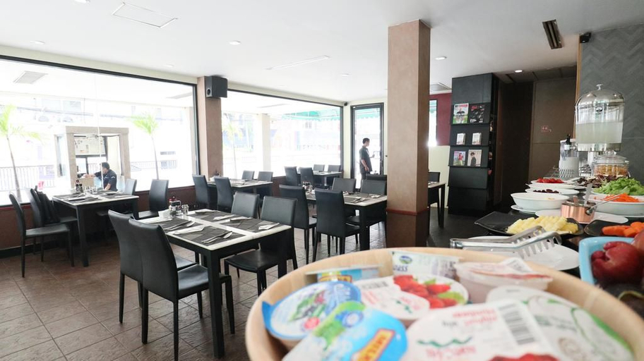 Food & Drinks 5, Admiral Suites Bangkok, Khlong Toey