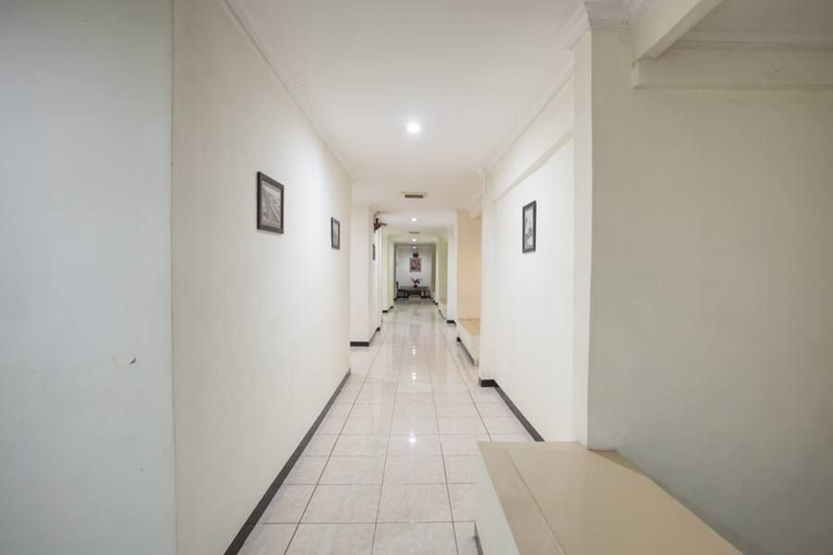Public Area 2, RedDoorz @ Urip Sumoharjo, Surabaya