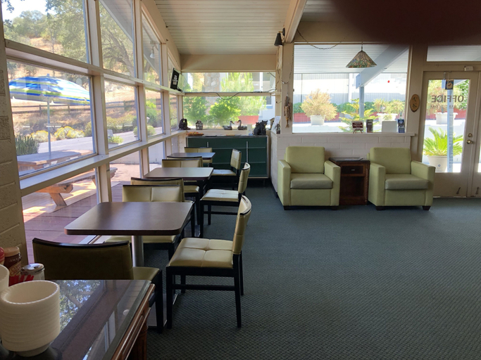 Public Area 3, Sierra Lodge, Tulare