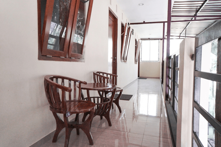 Others 5, RedDoorz Syariah near Exit Tol Malang, Malang