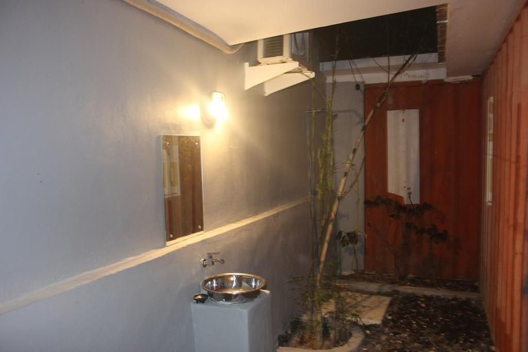 Bathroom 4, Kubu container, Badung